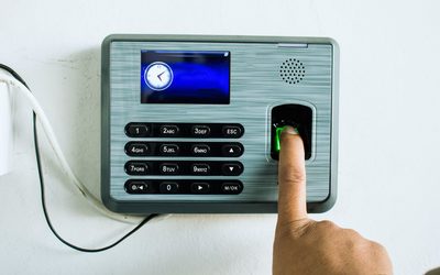 Huella dactilar para marcar asistencia: lo que debemos revisar con la nueva Ley de Protección de Datos